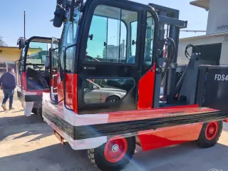 Bočni viljuškar za dugi teret i uske prolaze