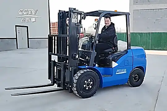 Josip vozi viljuškar u promotivnom CCTV videu kineske fabrike